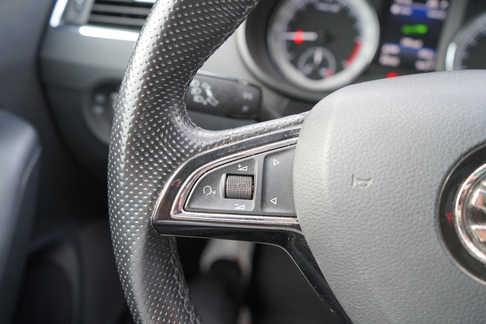 Skoda Octavia 1.6 TDI Premium Edition Panorama ACC LED