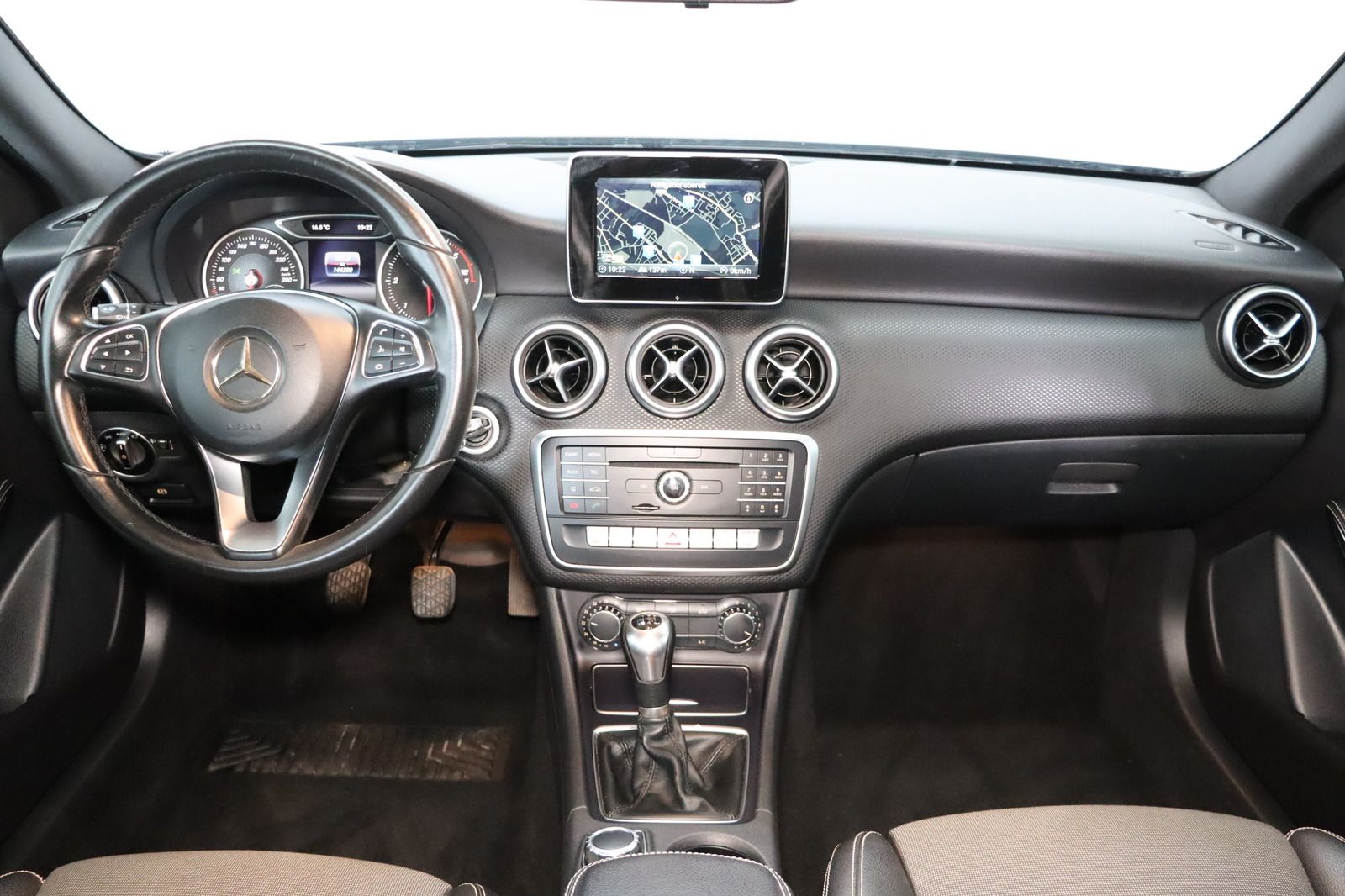 Fahrzeugabbildung Mercedes-Benz A 180 d * Navi * PDC * HU/AU neu