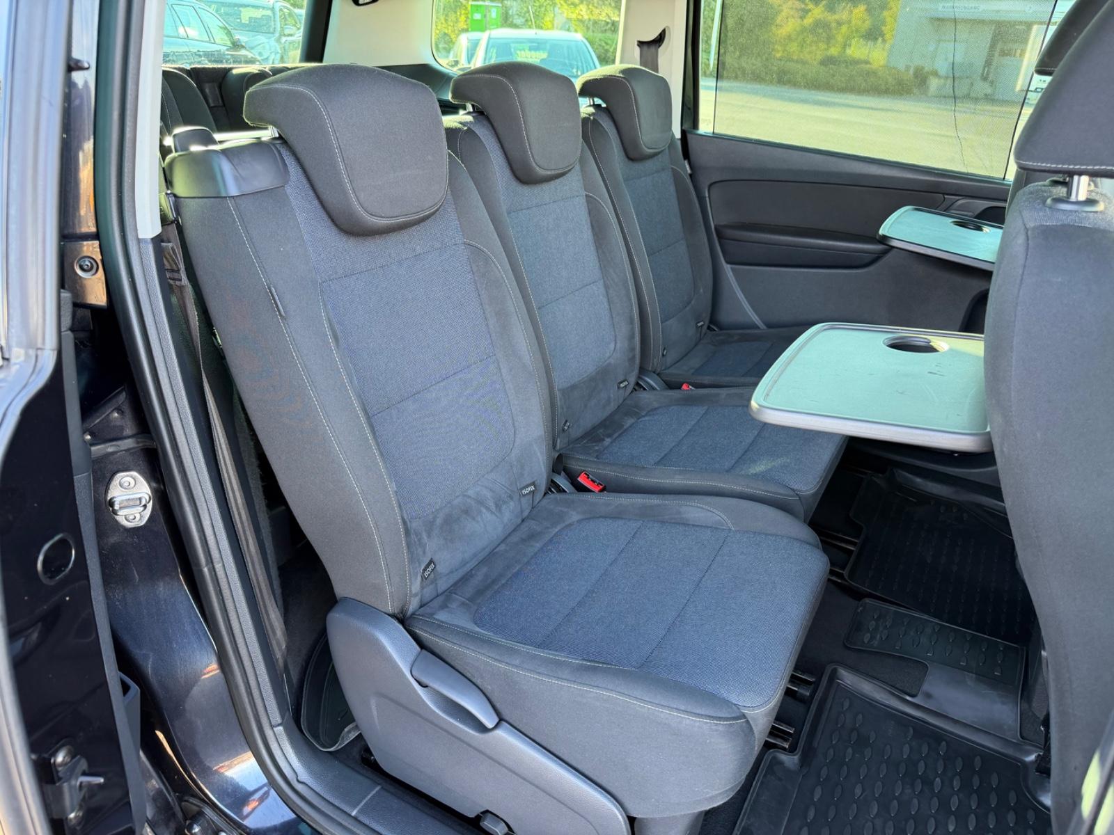 Volkswagen Sharan 2012 — photo 17