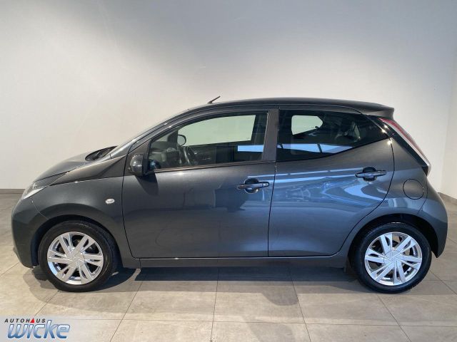 AYGO 1.0 x-play Team D KLIMA RÜCKFAHRKAMERA LM