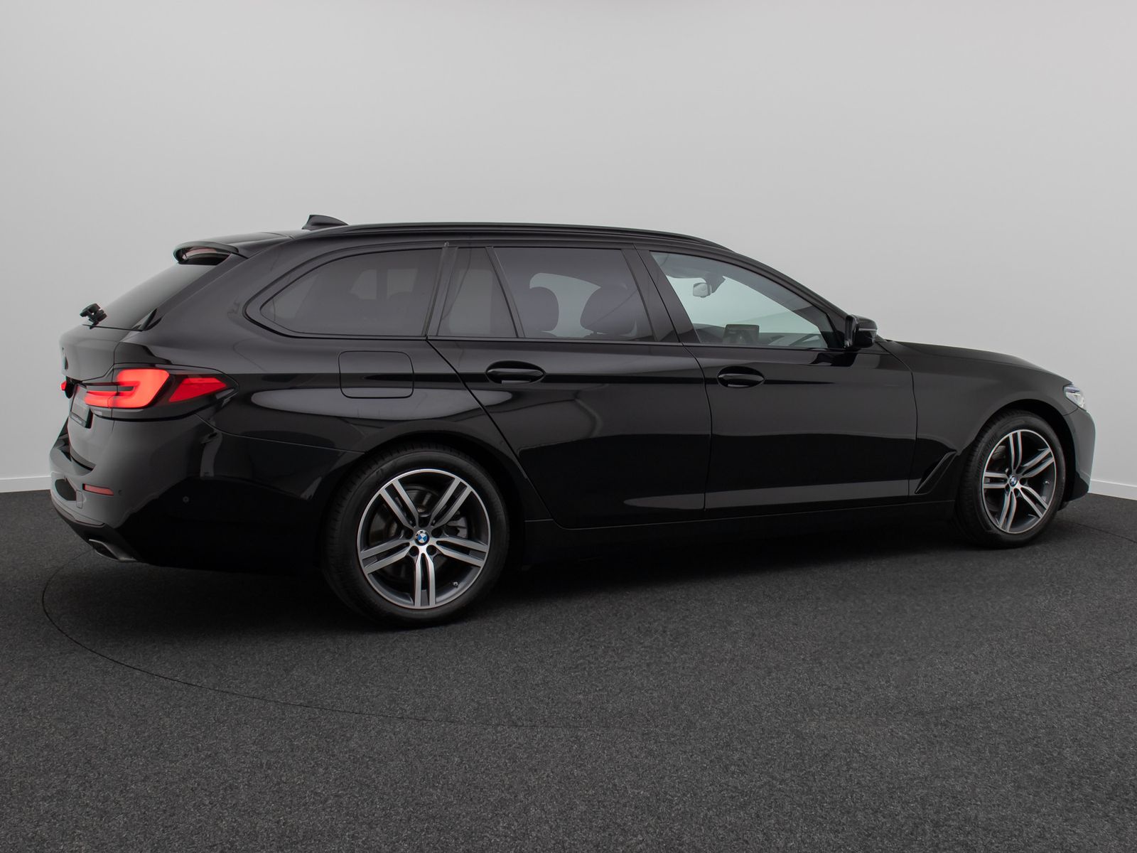 Fahrzeugabbildung BMW 520d xD Sport HUD DAB Leder 4xKlima Laser AHK