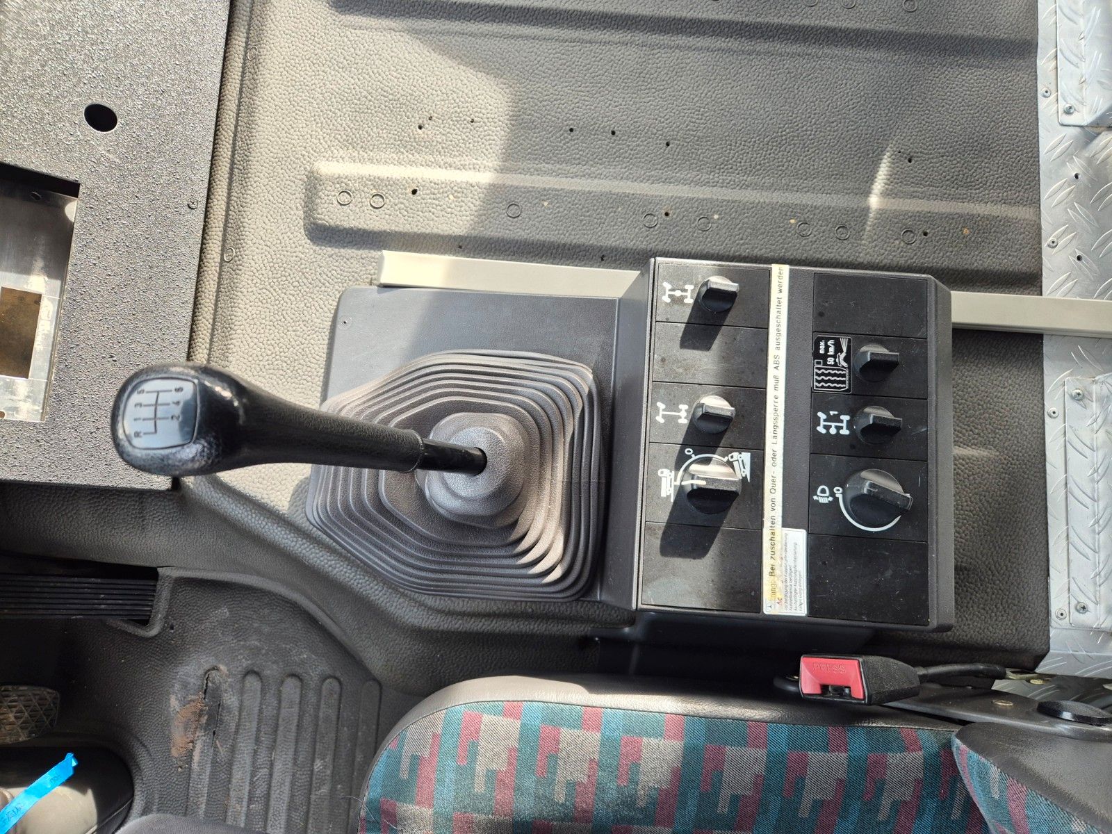 Fahrzeugabbildung Mercedes-Benz 1224 AF 16/12 Löschfahrzeug 1.680l