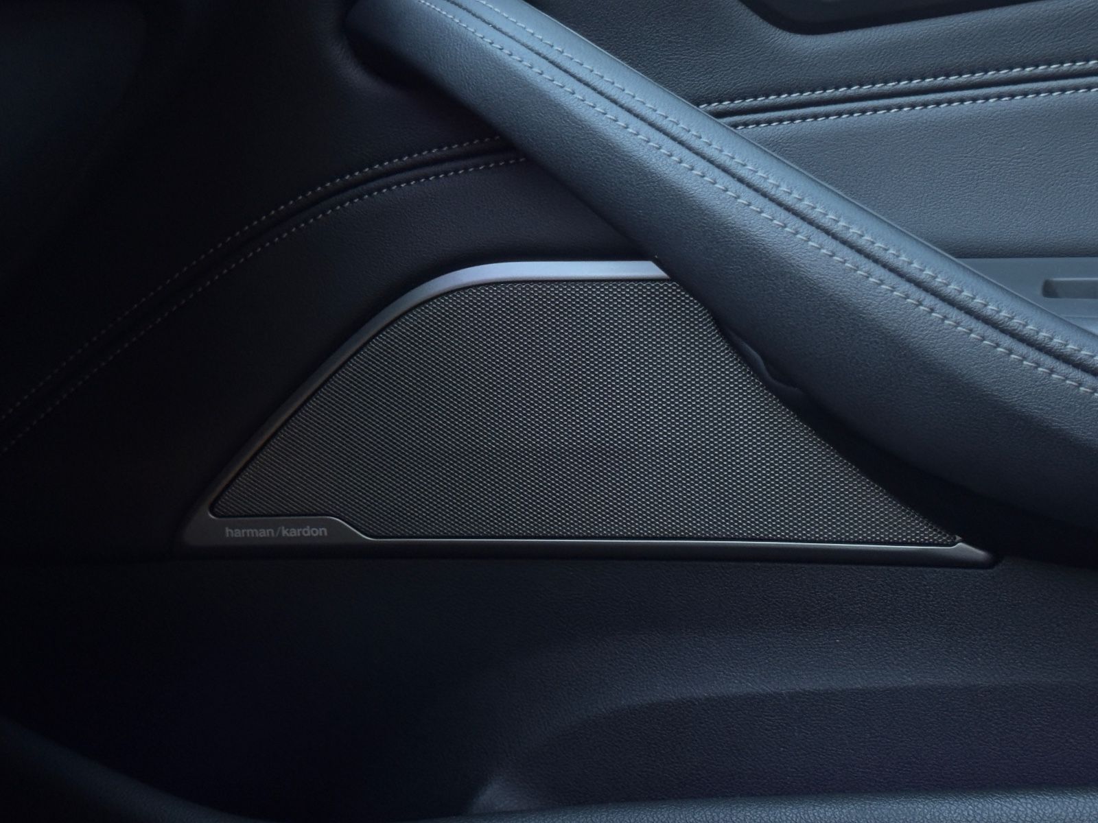 Fahrzeugabbildung BMW M550i xDr H&K 360° HUD Laser ACC SHD StdHz Nappa