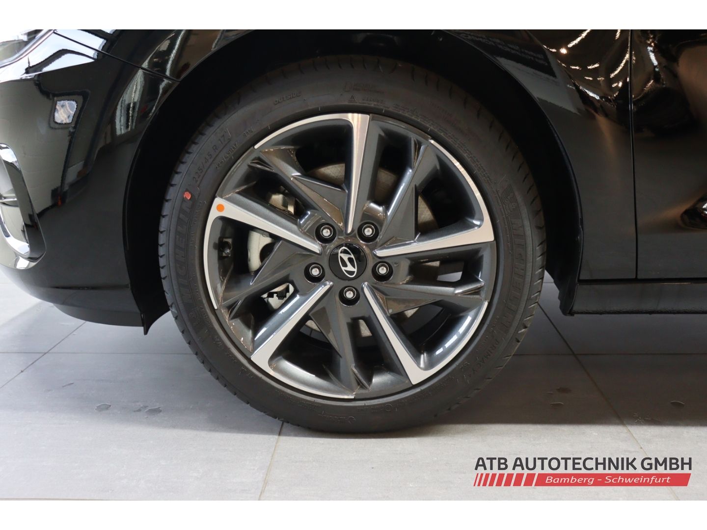 Fahrzeugabbildung Hyundai i30 Advantage 1.5 T-GDi 48V 140PS M/T Navi LED A