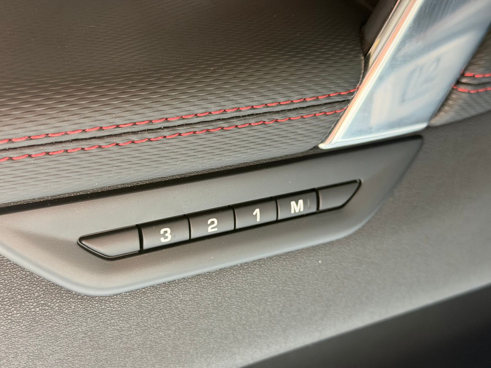 Fahrzeugabbildung Land Rover Discovery Sport R-Dynamic /MERIDIAN/CARPLAY/KAM