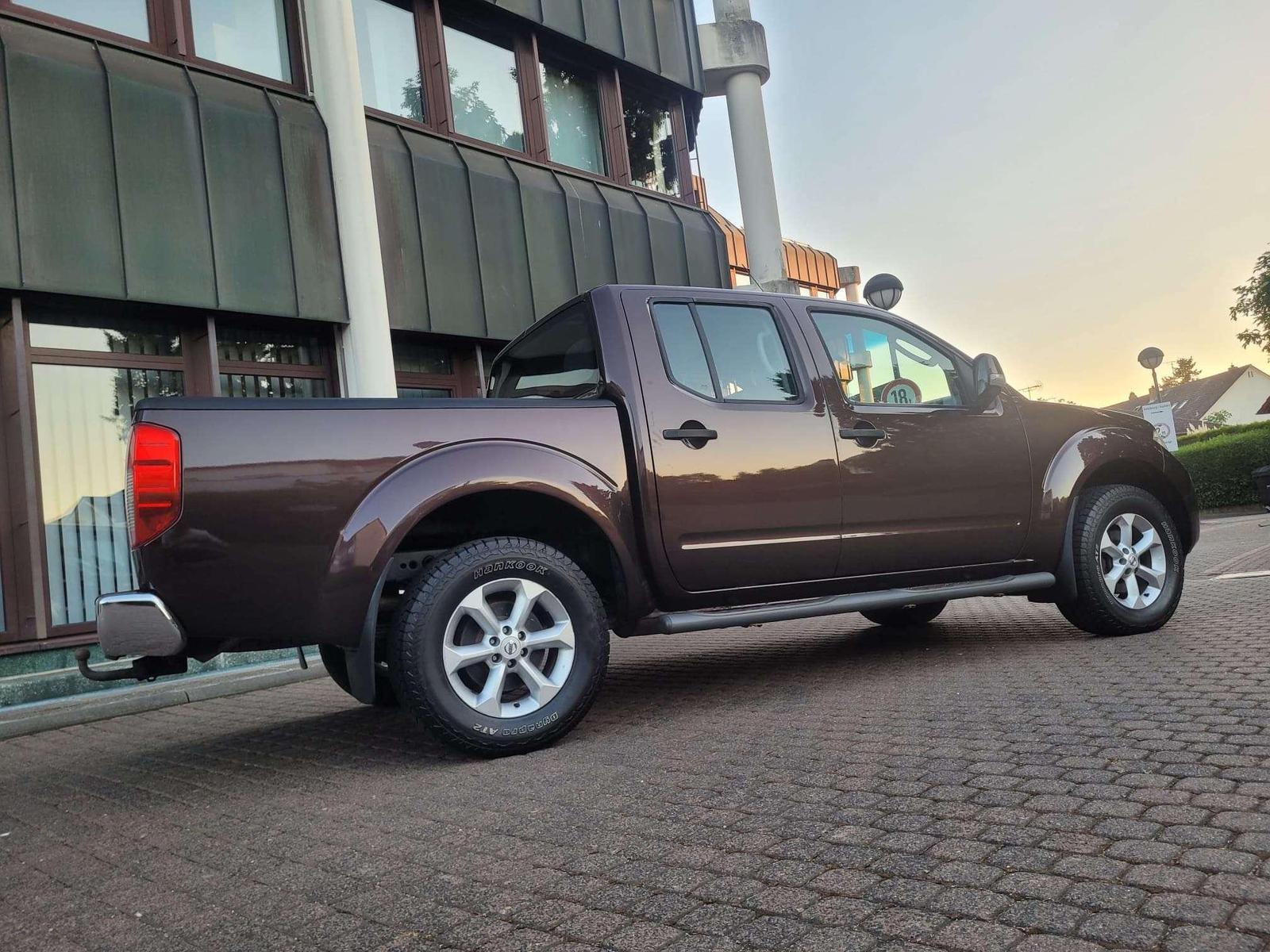 NISSAN NAVARA 2.5 dCi 190ch 4X4 - DOUBLE CAB - ATTELAGE - CLIM BIZONE - SIÈGES CHAUFFANTS - RÉGULATEUR DE VITESSE