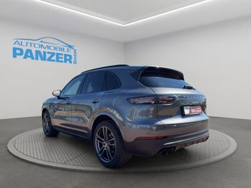 Porsche Cayenne - 4