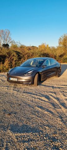 Tesla Model 3 Allradantrieb mit Dualmotor Long Ran...