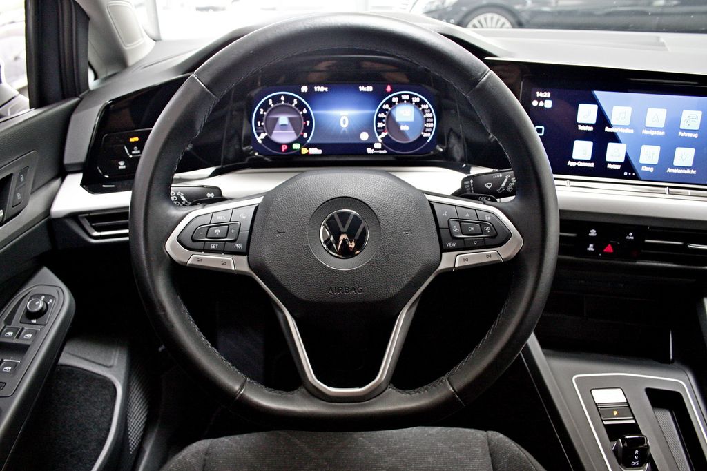 Volkswagen Golf VIII 1.0 TSI DSG Life NAVI LED ACC SITZHZG