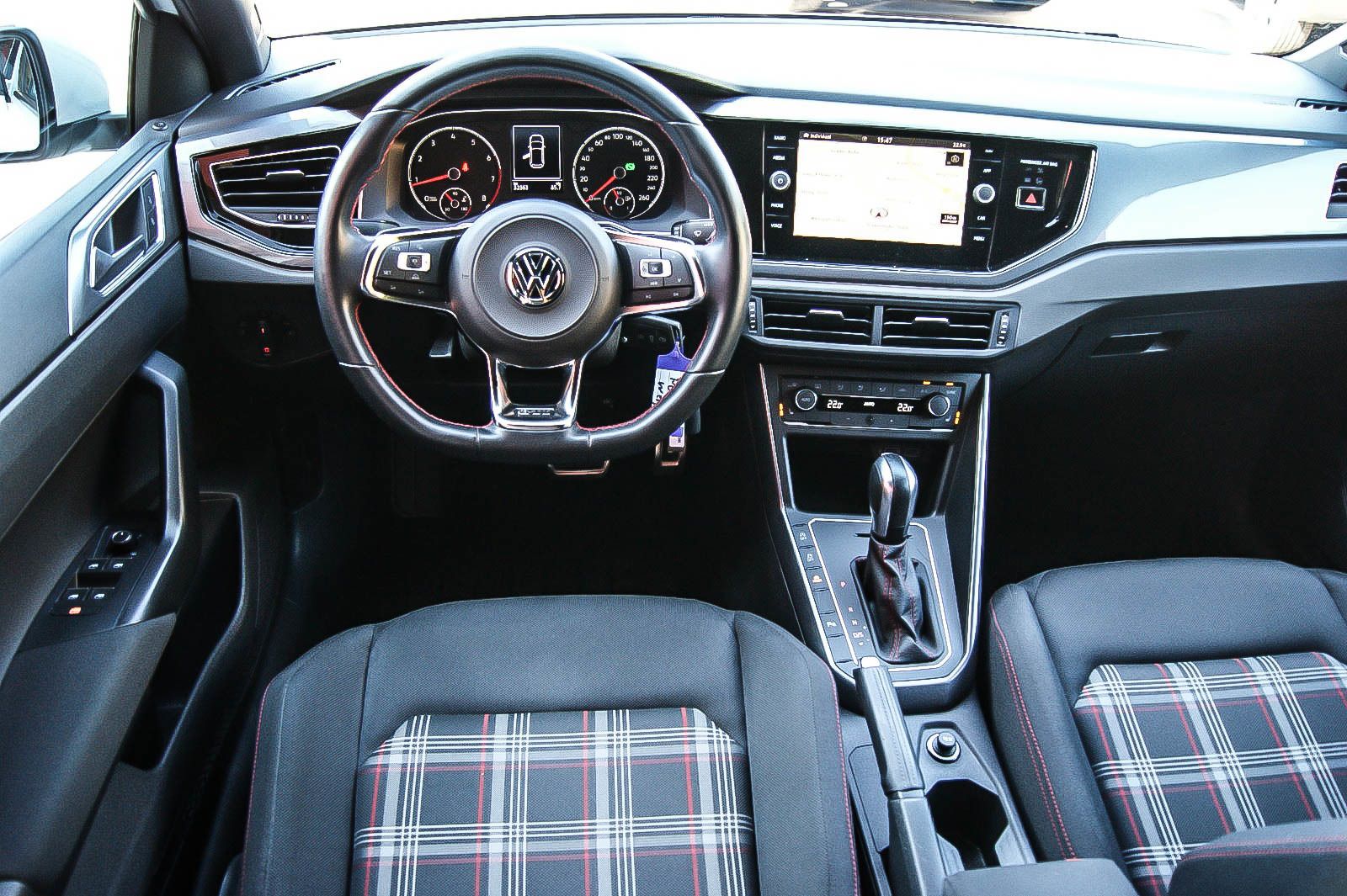 Fahrzeugabbildung Volkswagen Polo GTI 2.0 TSI DSG NAVI LED ACC SPORT 1.HAND
