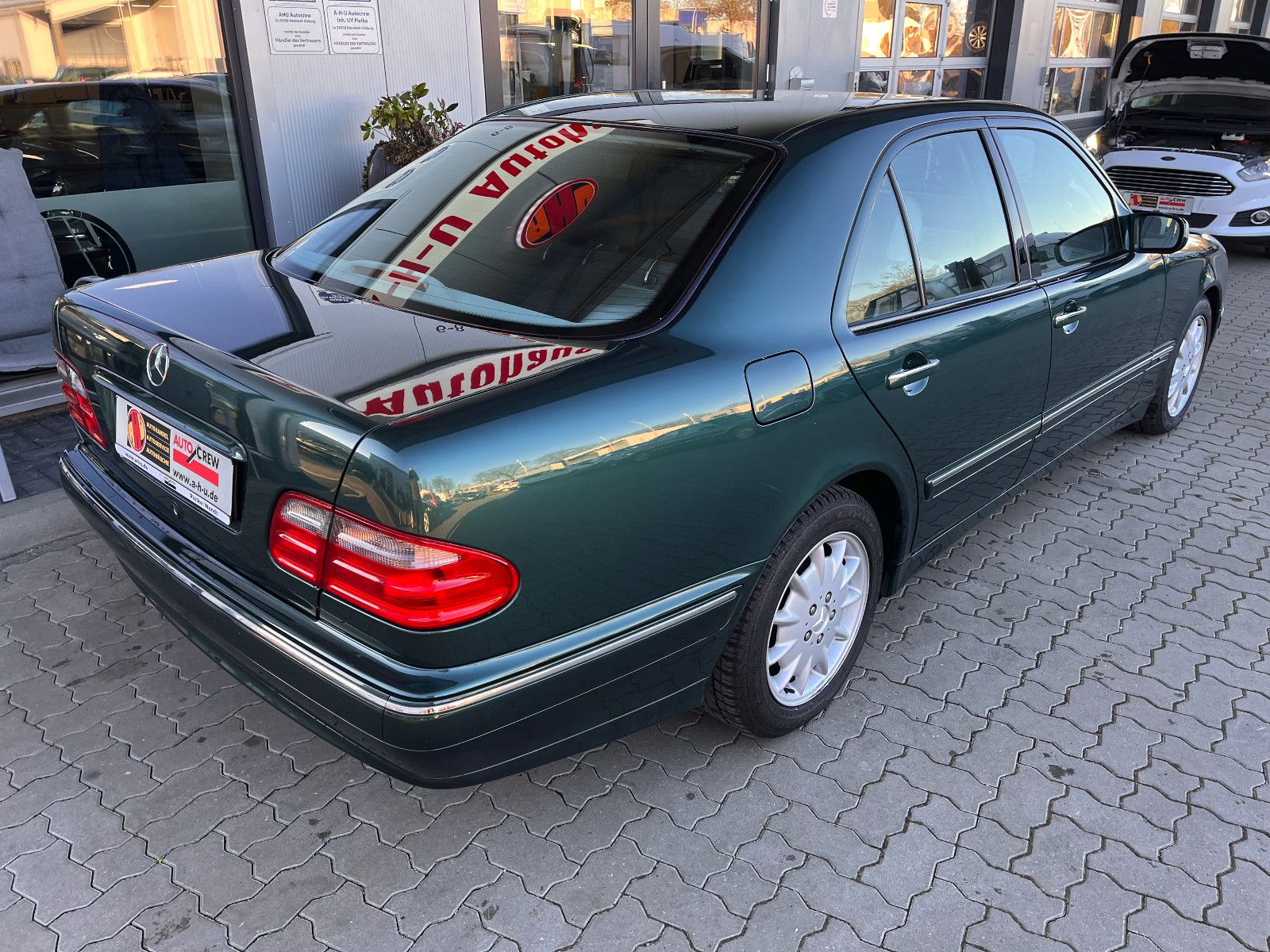 Fahrzeugabbildung Mercedes-Benz E 240 ELEGANCE