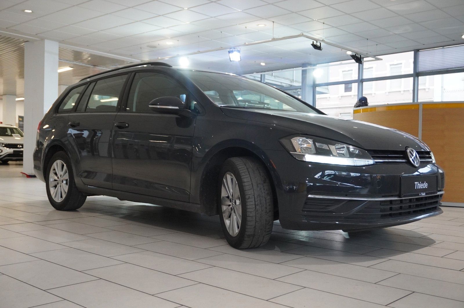 Fahrzeugabbildung Volkswagen Golf VII VARI. 2.0D COMFORT. 4M NAVI/KAMERA/AHK