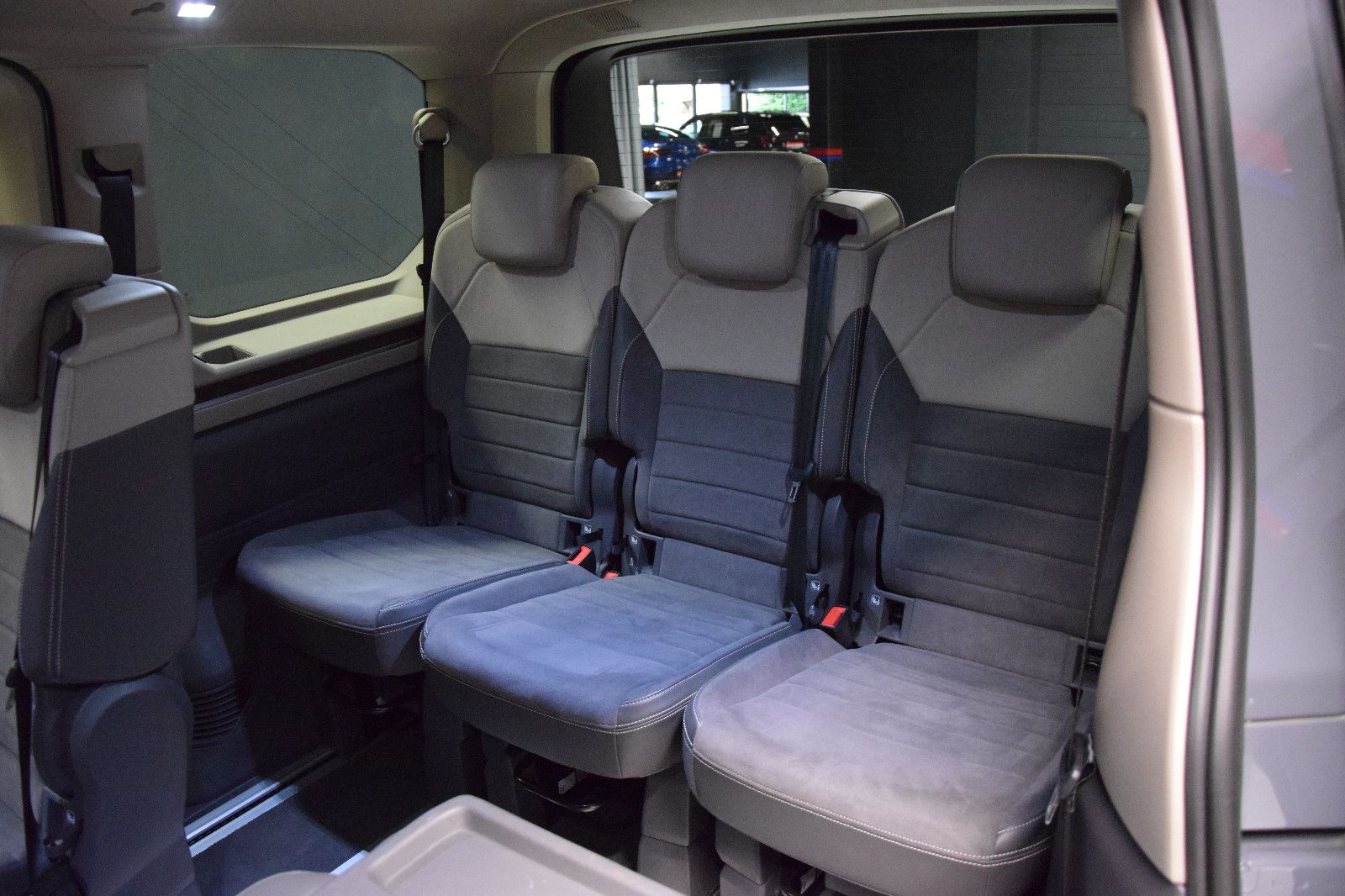 Fahrzeugabbildung Volkswagen T7 Multivan Style Easy Open ACC AHK Kamera 7-Stz