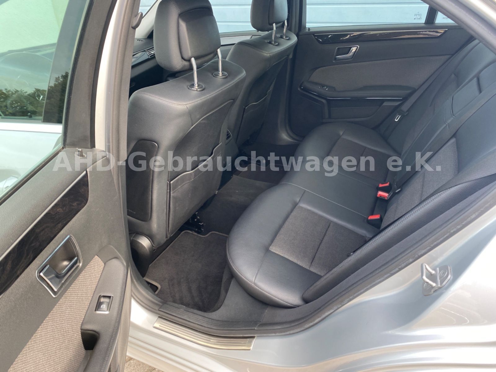 Fahrzeugabbildung Mercedes-Benz E 220 CDI BlueEfficiency  Avantgarde