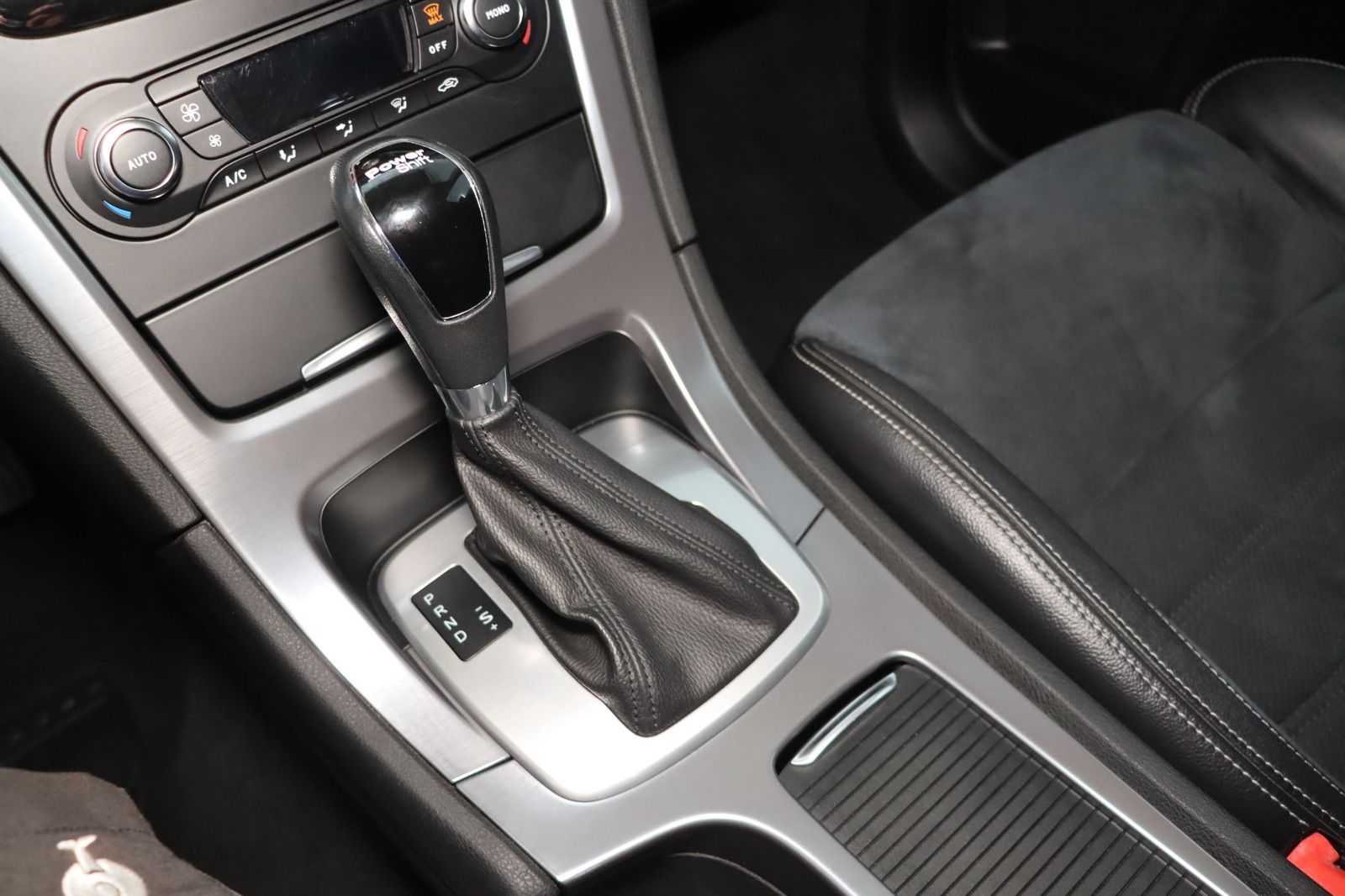 Fahrzeugabbildung Ford Mondeo Turnier 2.0i Titanium * Sitzhzg * Top