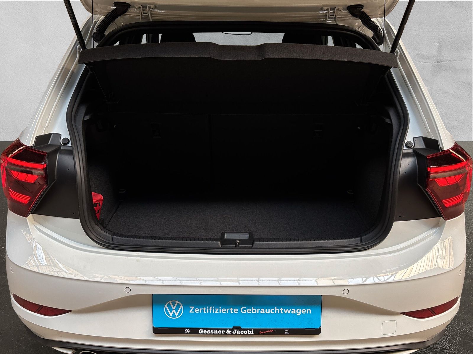 Fahrzeugabbildung Volkswagen Polo GTI 2.0 TSI AppConnect Navi SHZ Matrix