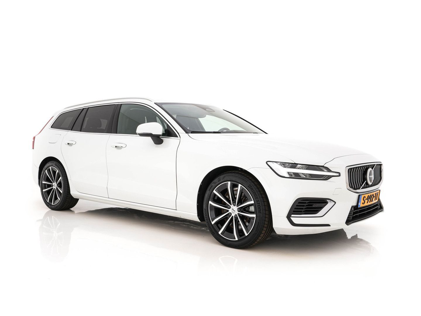 Volvo V60 2.0 T6 Core Bright AWD (Plug-In) {SoH-97%} (