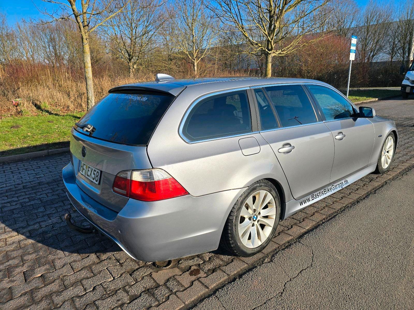 BMW 530 2004 — interior