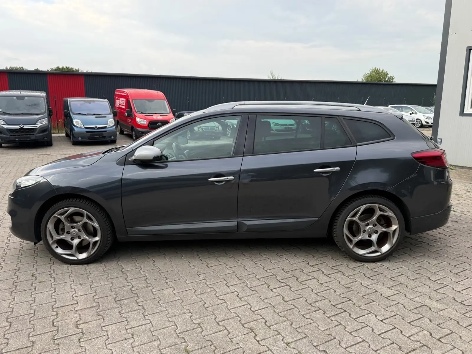 Renault Megane 2011 — photo 8
