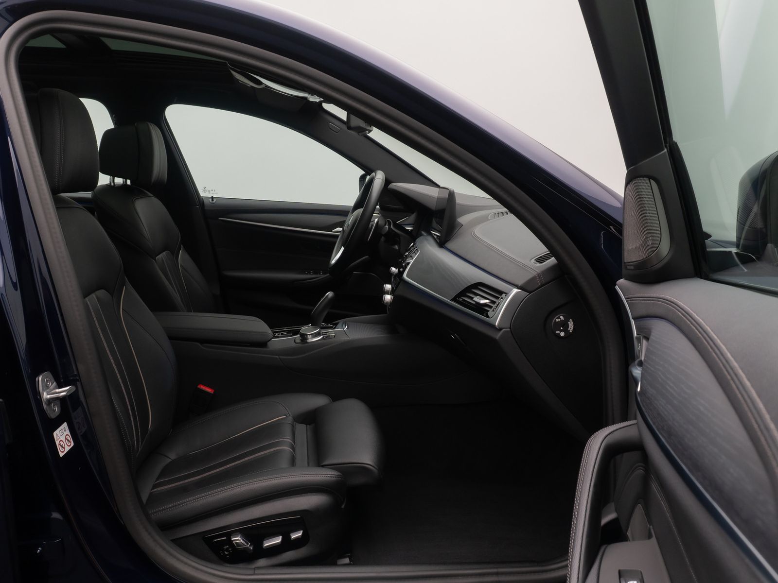 Fahrzeugabbildung BMW 530d xD Luxury Line HUD DAB AHK Panorama H/K 19"