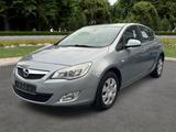 Opel Astra J Lim. 5-trg. Selection, EU5, Wenig KM - Opel Astra: Selection