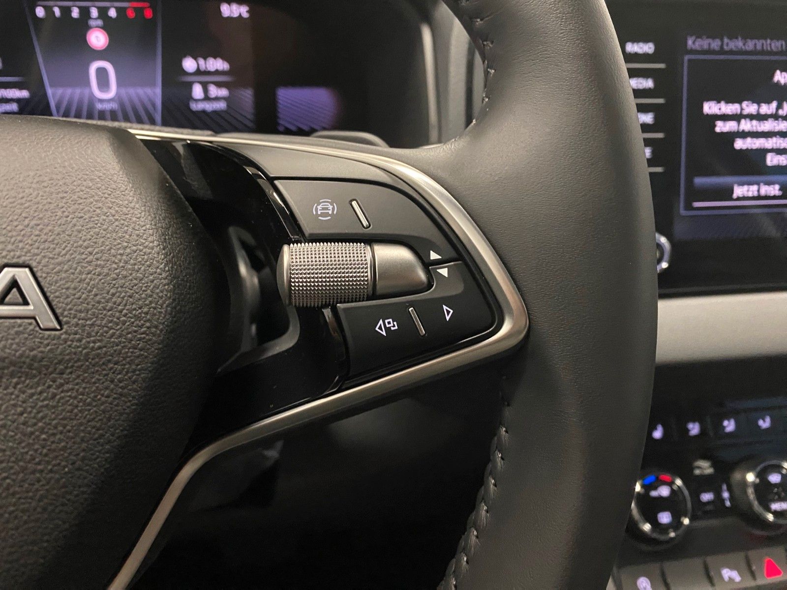 Fahrzeugabbildung SKODA Karoq 1.5 TSI DSG Selection+ACC+2030 Garantie+BC