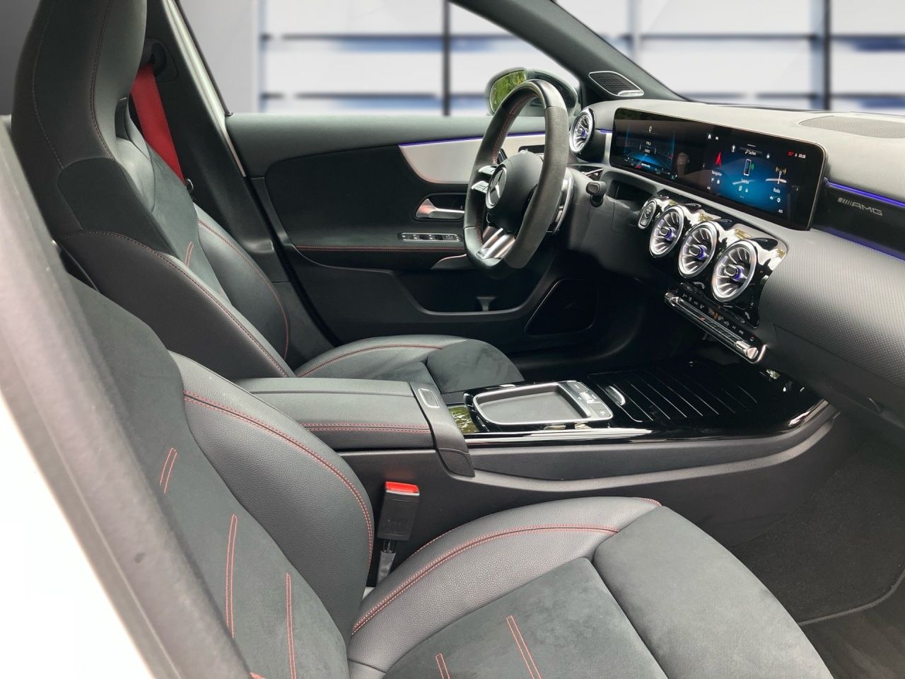Fahrzeugabbildung Mercedes-Benz AMG A 45 S 4M+ PANO+AHK+BUR+NIGHT+MULTIB+MEM+360