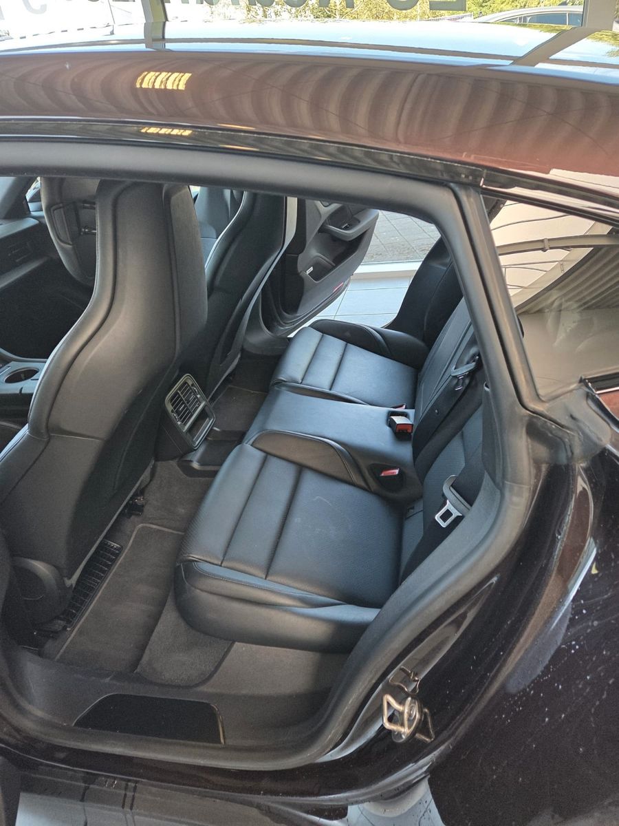 Fahrzeugabbildung Porsche Taycan/Sportsitze/Sportchrono/Innodrive
