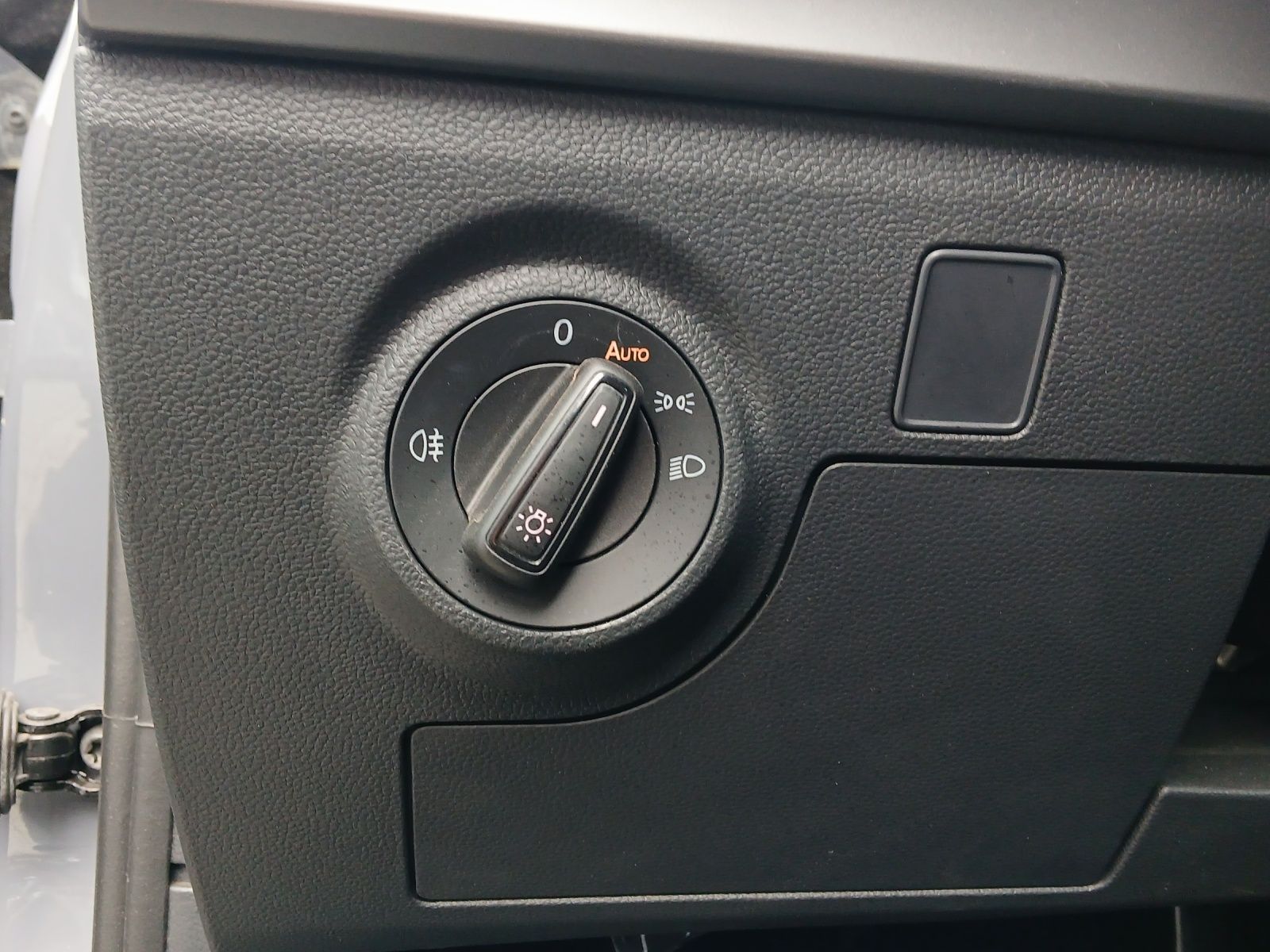 Fahrzeugabbildung SEAT Arona TSI FR Black Edition DSG LED Navi AID ACC