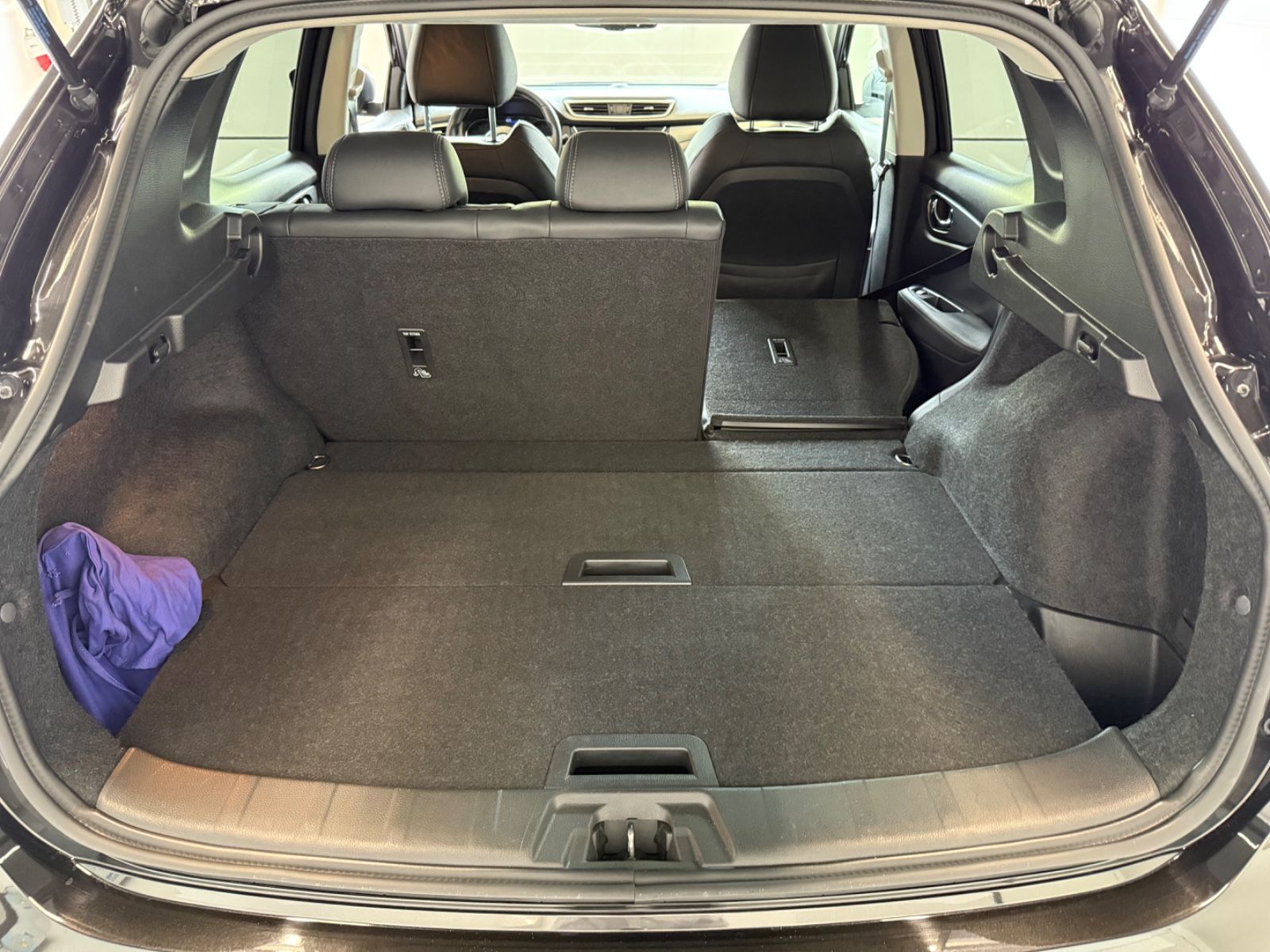 Fahrzeugabbildung Nissan Qashqai Tekna Safety-Shield-Paket 360°