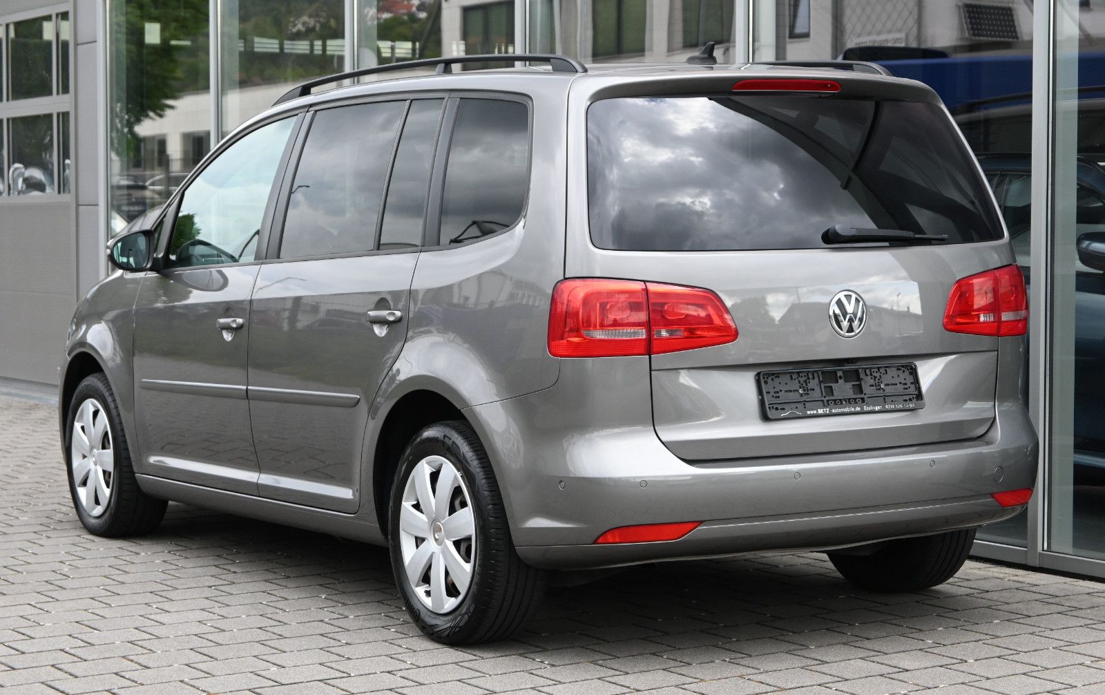 Fahrzeugabbildung Volkswagen Touran 1.6 TDI Comfortline °7-SITZE°KAMERA°02.28