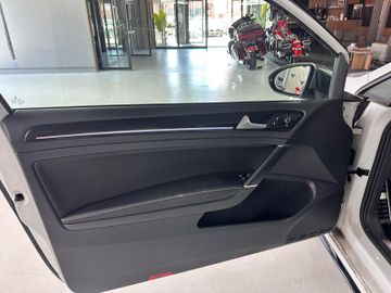 Volkswagen Golf - 10