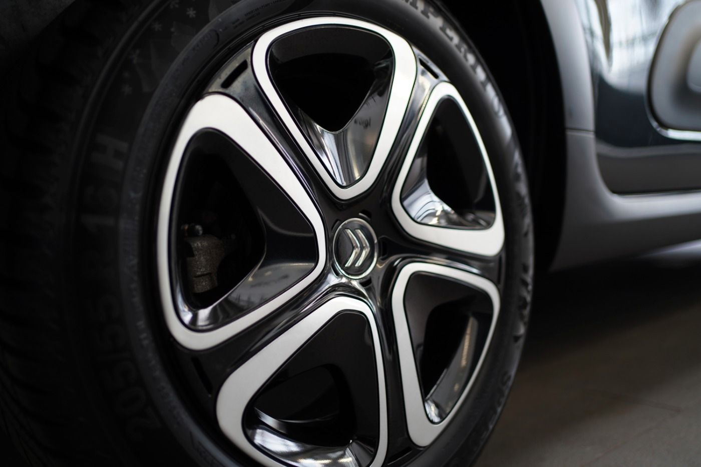 Fahrzeugabbildung Citroën C3 PureTech 110 EAT6 Shine Automatik Sitzheizung