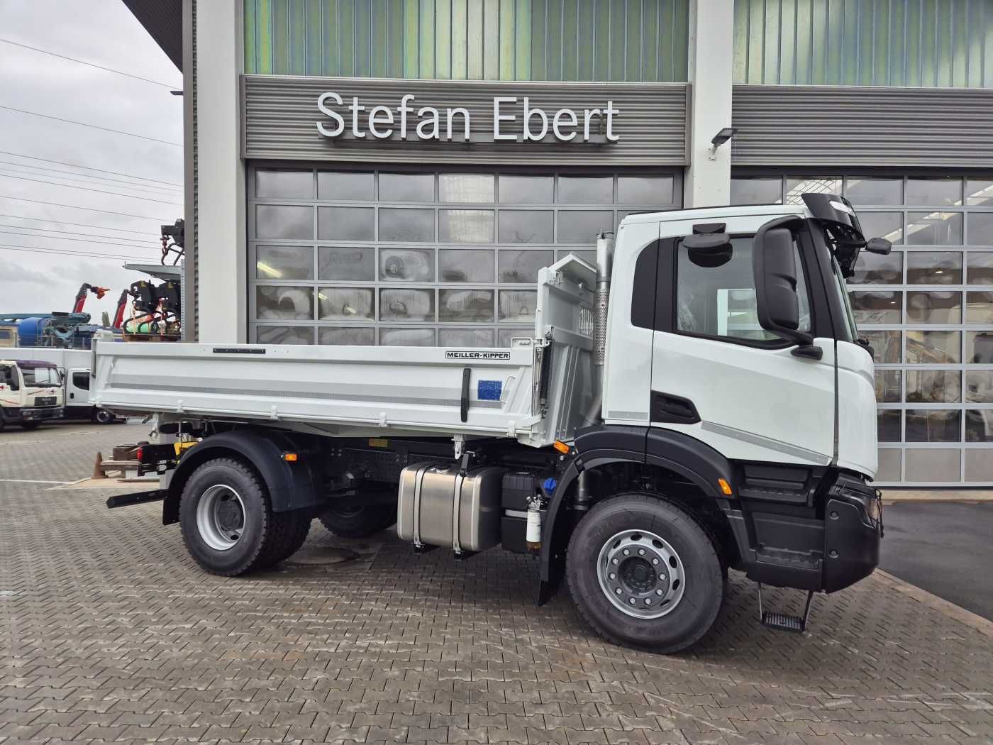 Fahrzeugabbildung Iveco X-Way AD200X48 HR OFF 4x2 Meiller Intarder 2x