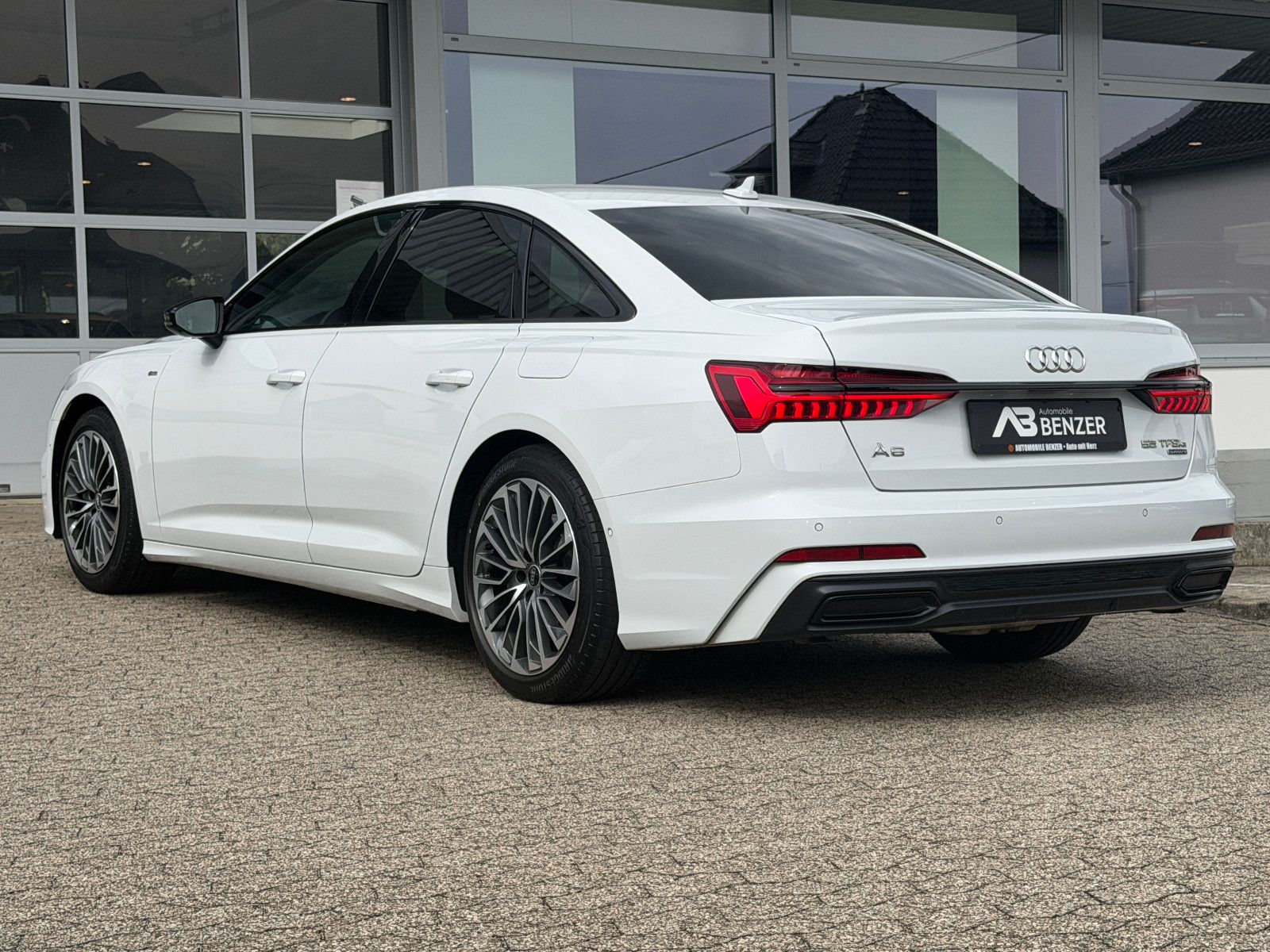 Fahrzeugabbildung Audi 55 TFSI e quattro S-Line/LEDER/Navi/LED/CarPlay/