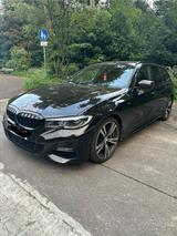 BMW 330i Touring M-Paket - BMW 330 mit Benzin-Antrieb: Kombi, M 330i Paket