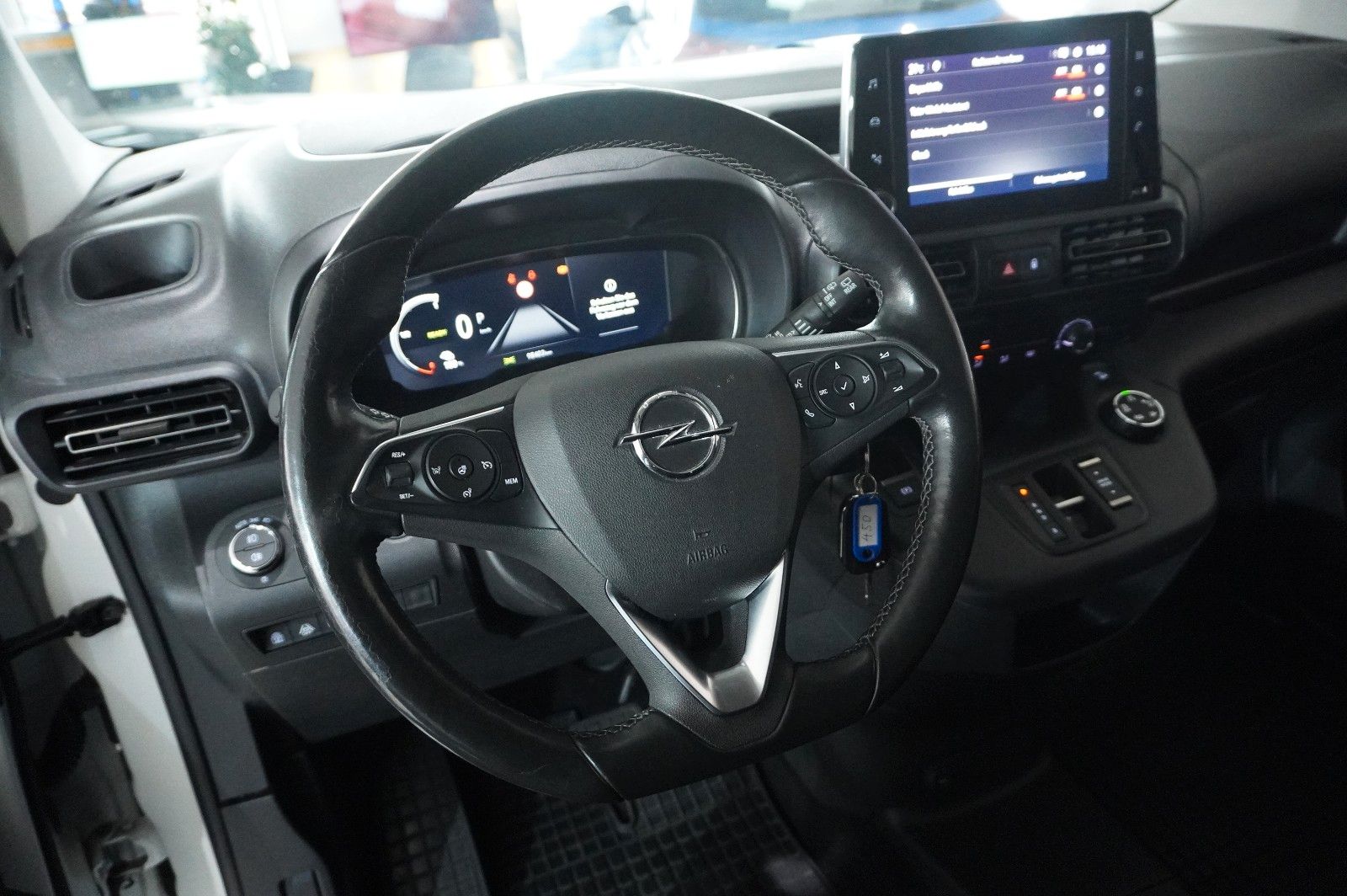 Fahrzeugabbildung Opel Combo-e LIFE ELEGANCE 11KW NAVI/KAMERA/VIRT./DAB