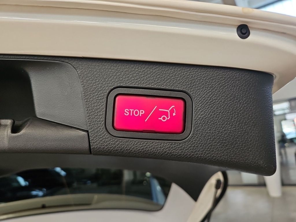 Fahrzeugabbildung Mercedes-Benz C 200 T AMG Distronic+ SDHZ Airmatic Pano Sound