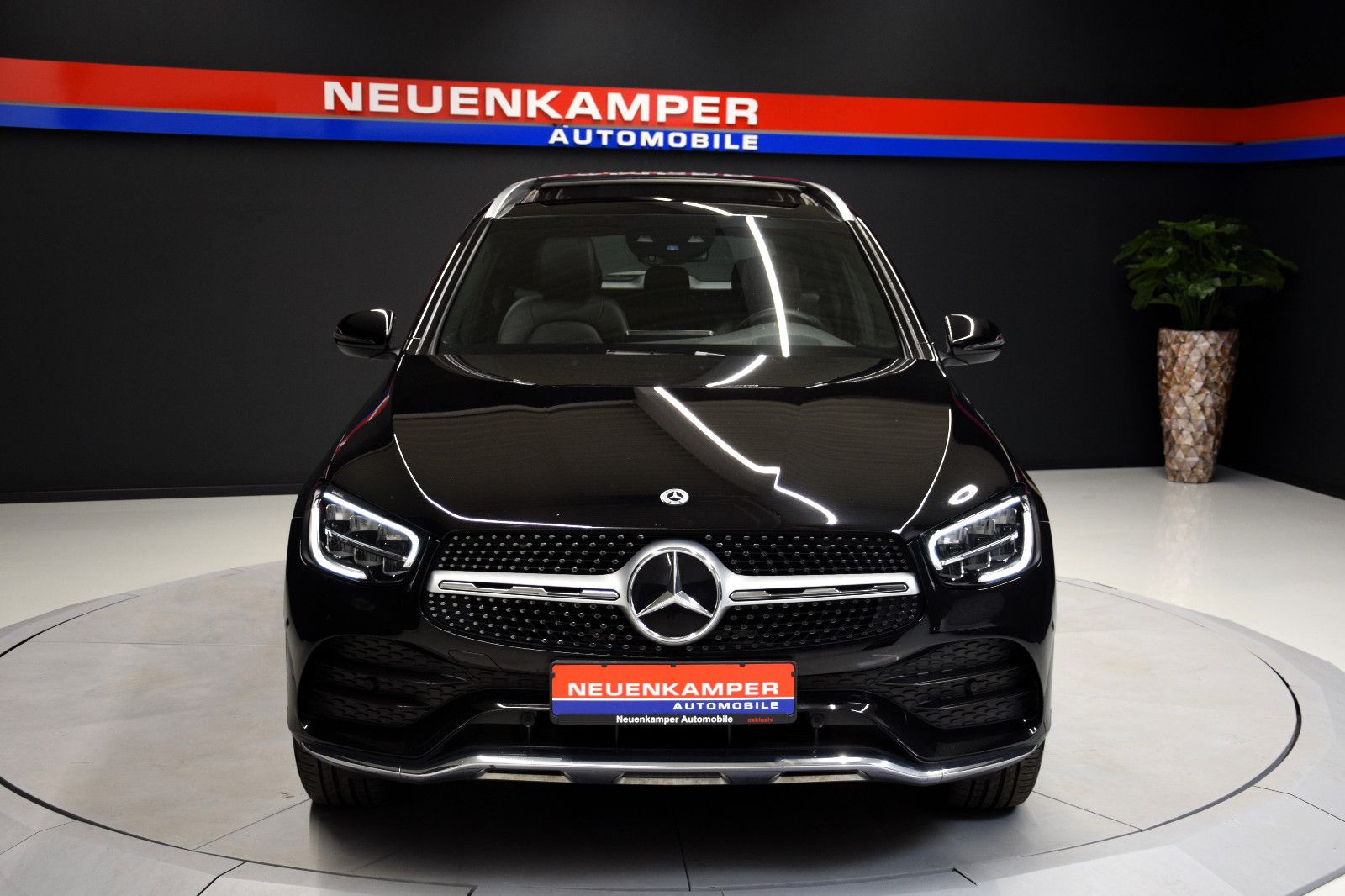 Fahrzeugabbildung Mercedes-Benz GLC 220 d 4Matic AMG Pano HuD Leder ACC Kamera
