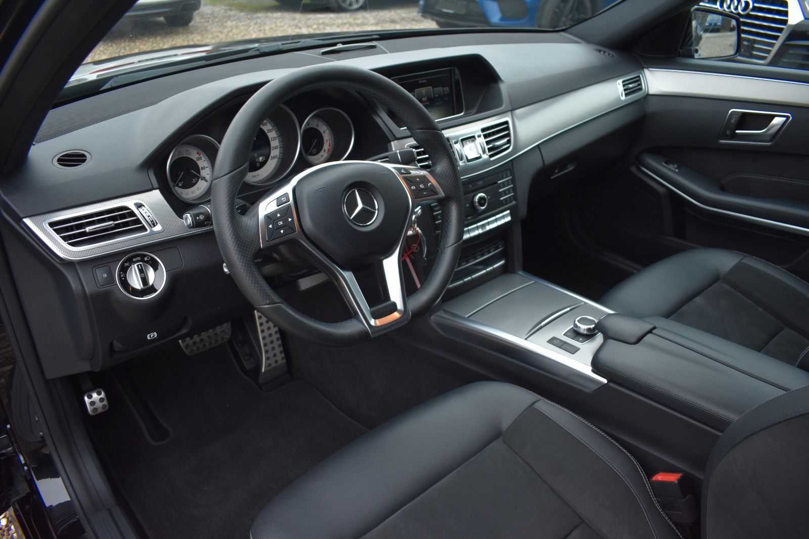 Fahrzeugabbildung Mercedes-Benz E 400 T Edition 4Matic AMG Night-Paket AHK