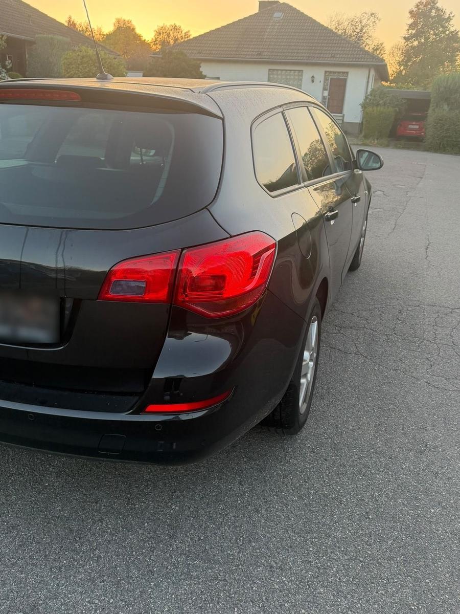 Opel Astra 2012 — photo 5