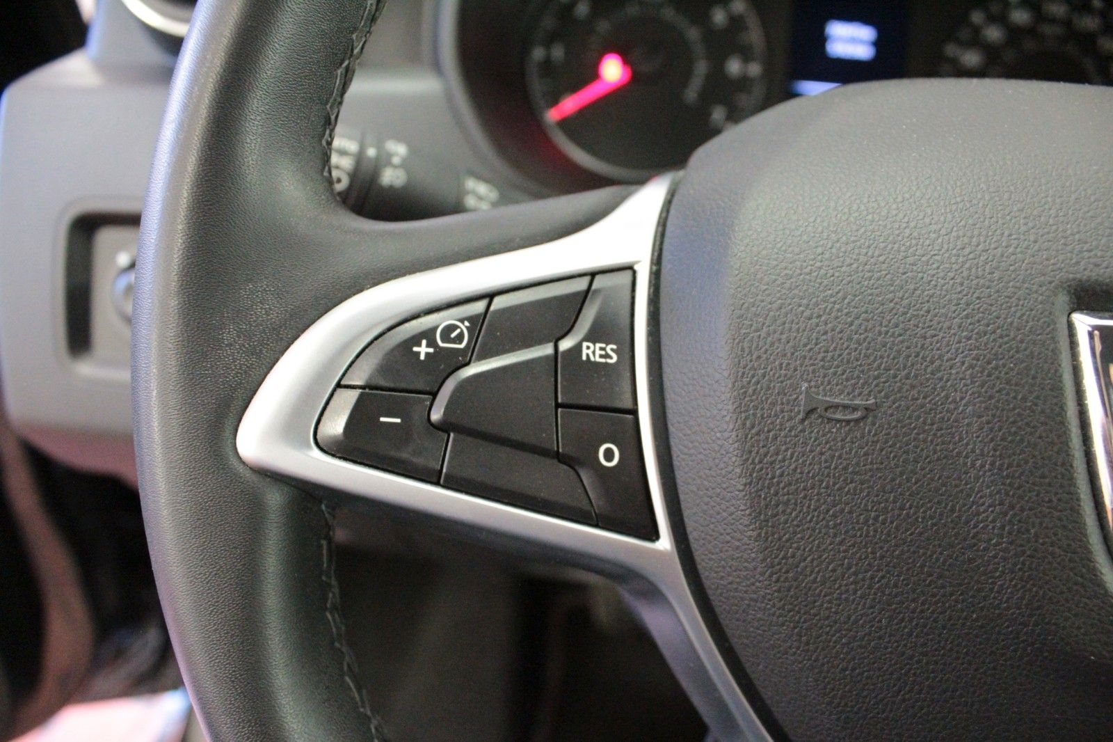 Fahrzeugabbildung Dacia Duster Sce 115 Eco-G*AHK*15075*
