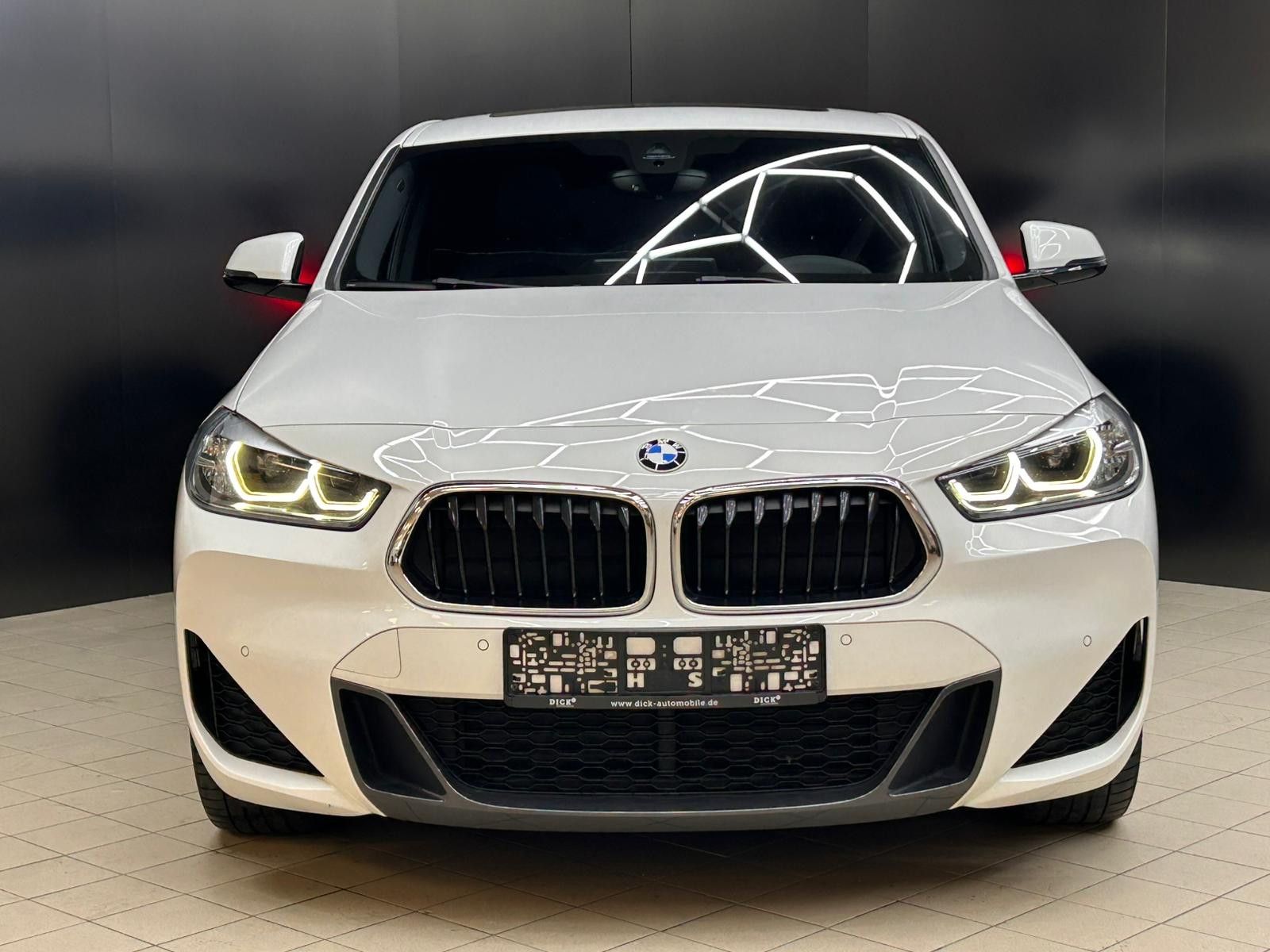 Fahrzeugabbildung BMW X2 20d M Sport M PAKET+SHADOW+PANO+HEAD+KAMER+19
