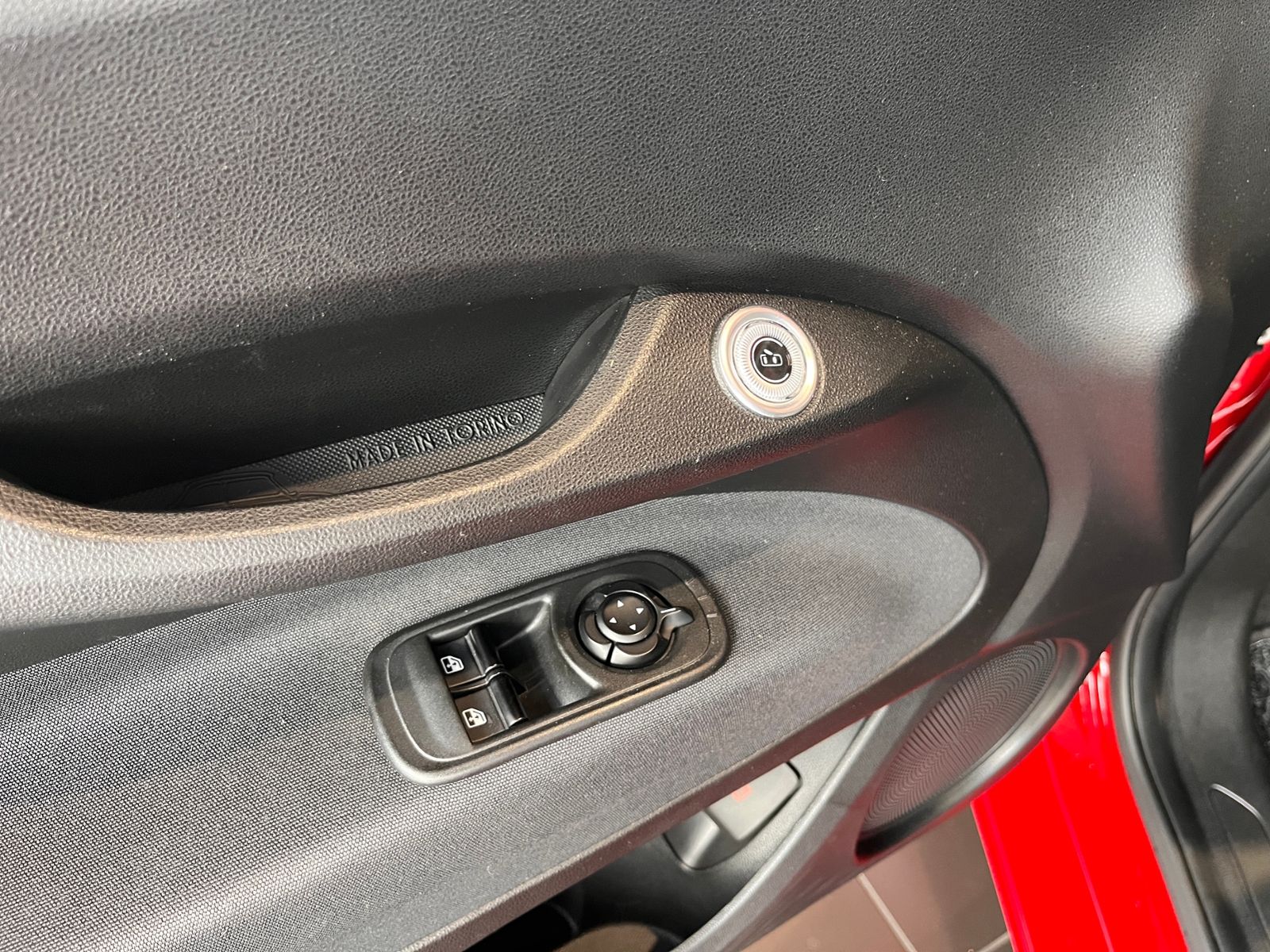 Fahrzeugabbildung Fiat 500e  42 kWh Akku Red NAVI KLIMA