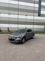 Mercedes-Benz GLA 180 DTC + Apple Car Play  - Mercedes-Benz GLA 180: Privatanbieter