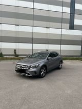 Mercedes-Benz GLA 180 DTC + Apple Car Play  - Mercedes-Benz GLA 180 in München