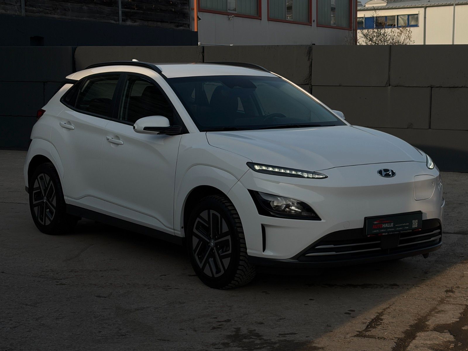 Fahrzeugabbildung Hyundai Kona Elektro Select 2WD CarPlay SHZ LHZ ACC