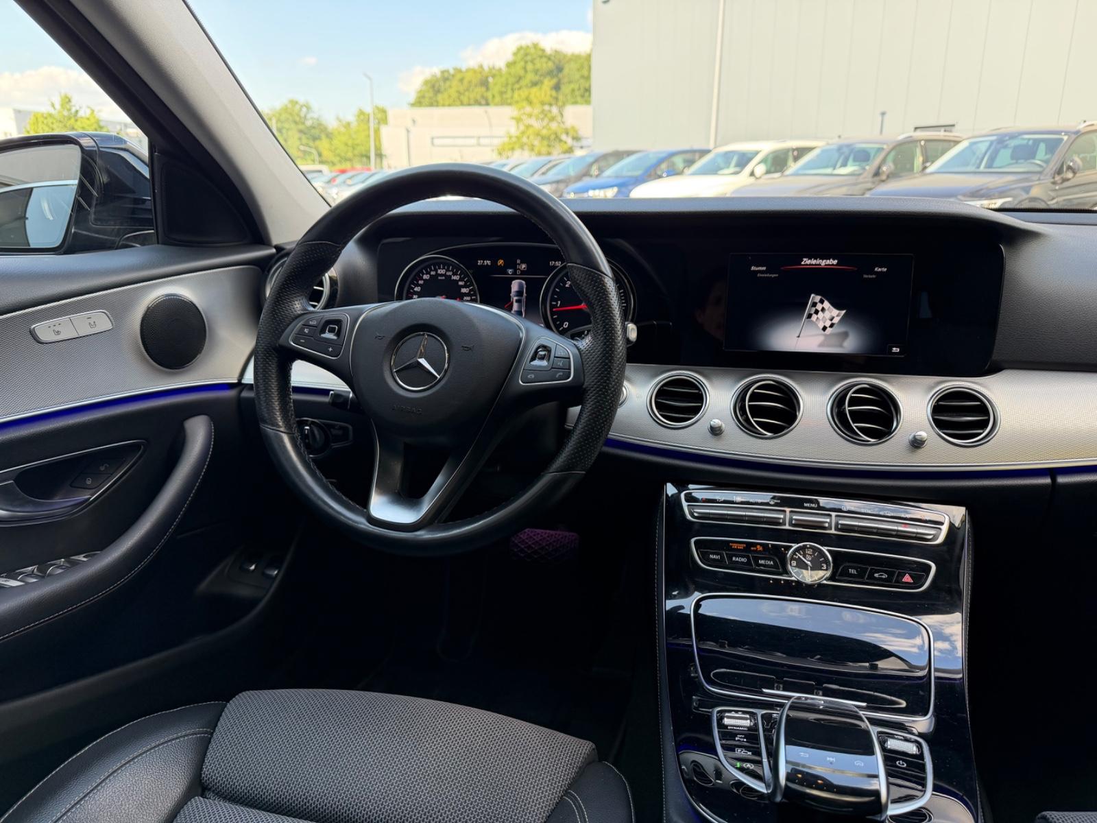 Mercedes-Benz E 220 d/AUTOMATIK/LED/LEDER/SHZ/NAVI/KAMERA