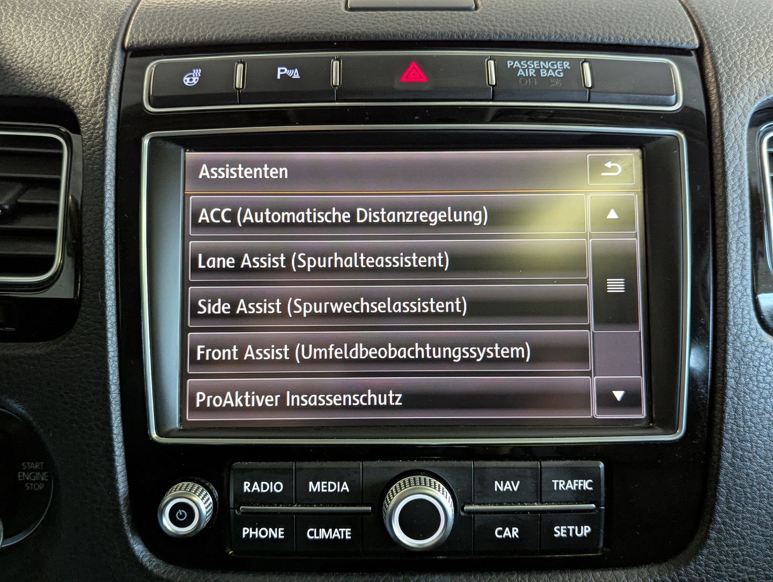 VW Touareg V6 TDI Terrain 4M StHz. Luft Pano AHK - Image 28