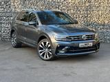 Volkswagen Tiguan Highline  4Motion R-Line - Pano- AHK -LED - Gebrauchtwagen in Stuttgart